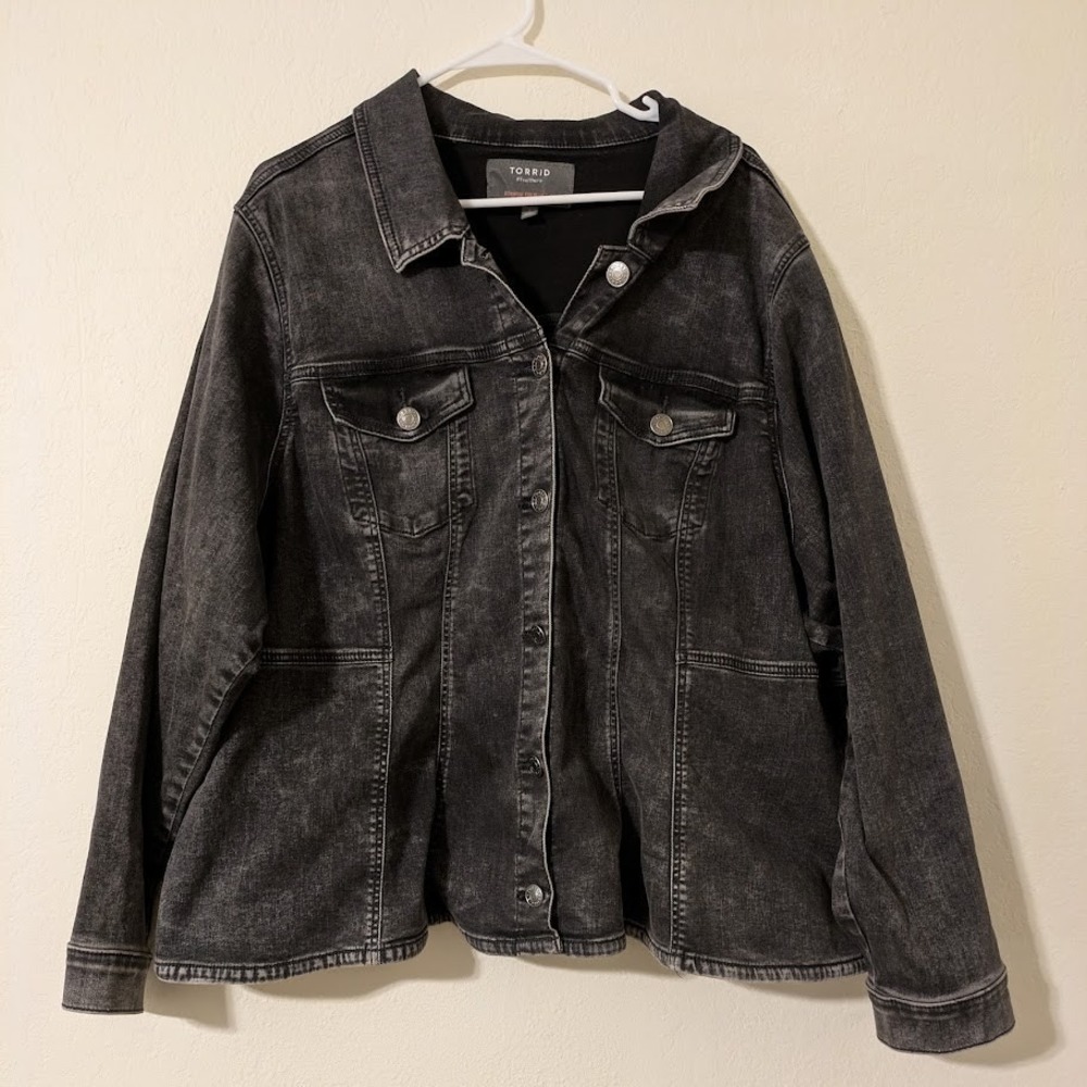 Torrid Women's Denim Trucker Jacket Fit & Flare Stonewash‎ Charcoal Black Size 4